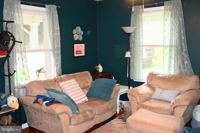 209 W MARKET ST, Perkasie, PA 18944