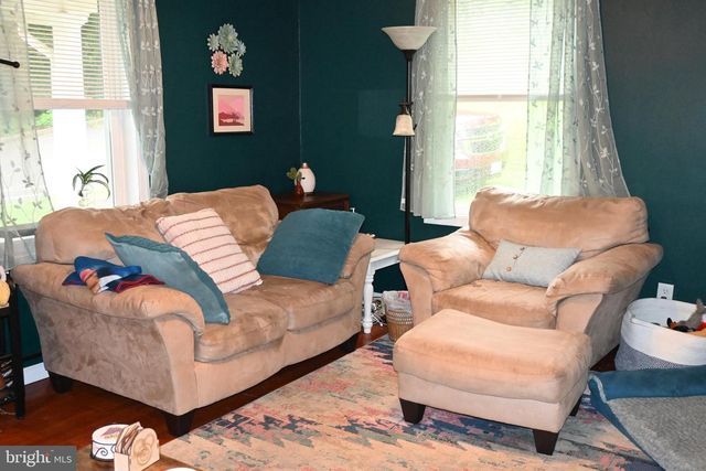 209 W MARKET ST, Perkasie, PA 18944