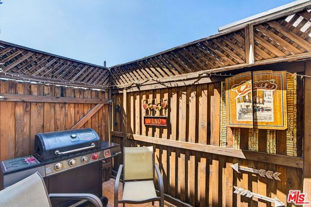 10817 Whipple Street 6, Toluca Lake, CA 91602