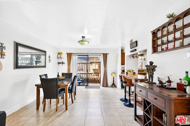 10817 Whipple Street 6, Toluca Lake, CA 91602