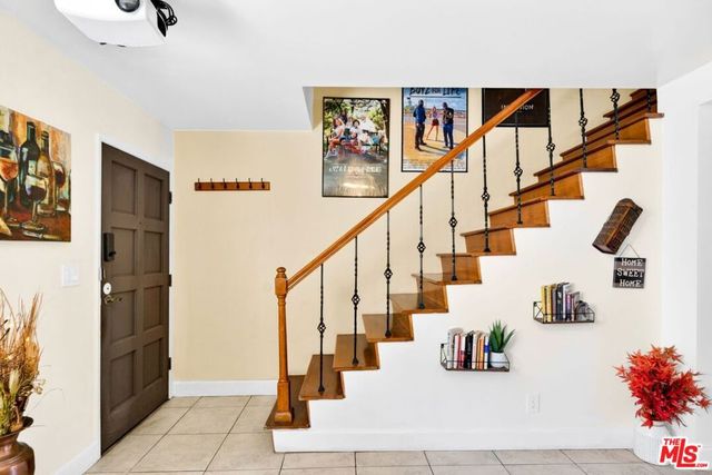 10817 Whipple Street 6, Toluca Lake, CA 91602