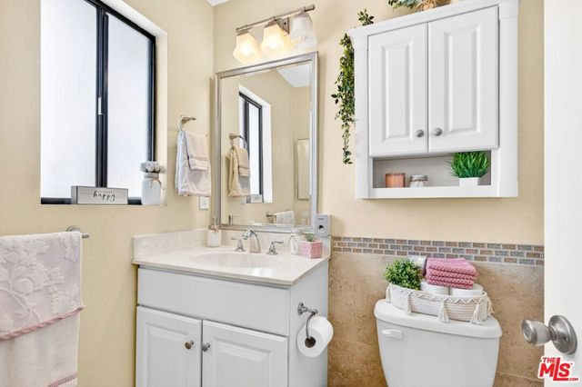 10817 Whipple Street 6, Toluca Lake, CA 91602