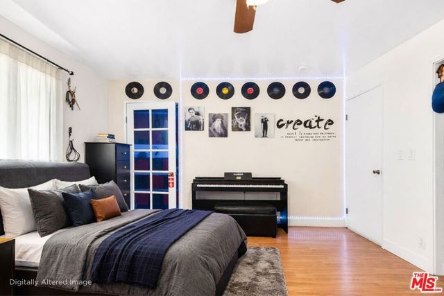 10817 Whipple Street 6, Toluca Lake, CA 91602