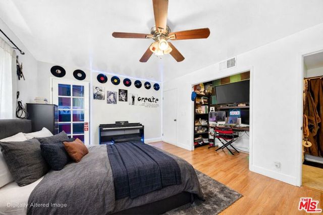 10817 Whipple Street 6, Toluca Lake, CA 91602