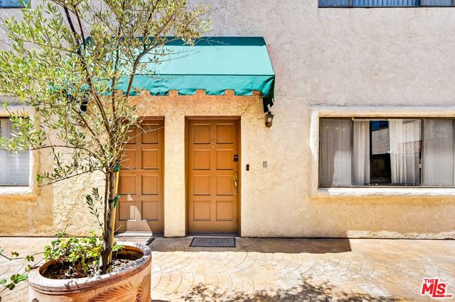 10817 Whipple Street 6, Toluca Lake, CA 91602