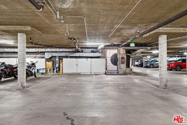 10817 Whipple Street 6, Toluca Lake, CA 91602