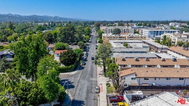 10817 Whipple Street 6, Toluca Lake, CA 91602