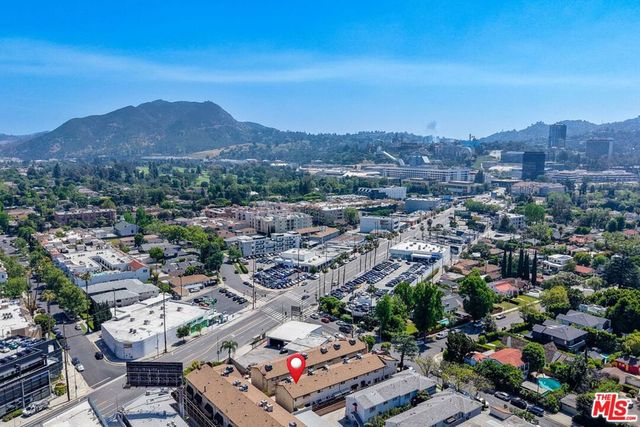 10817 Whipple Street 6, Toluca Lake, CA 91602