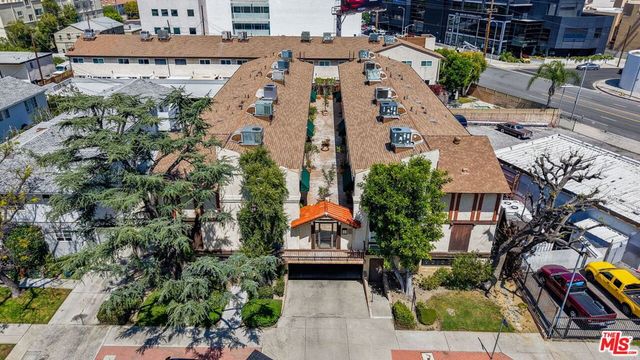 10817 Whipple Street 6, Toluca Lake, CA 91602