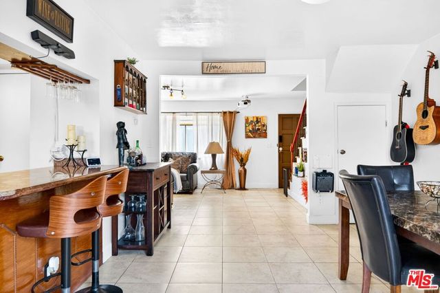 10817 Whipple Street 6, Toluca Lake, CA 91602