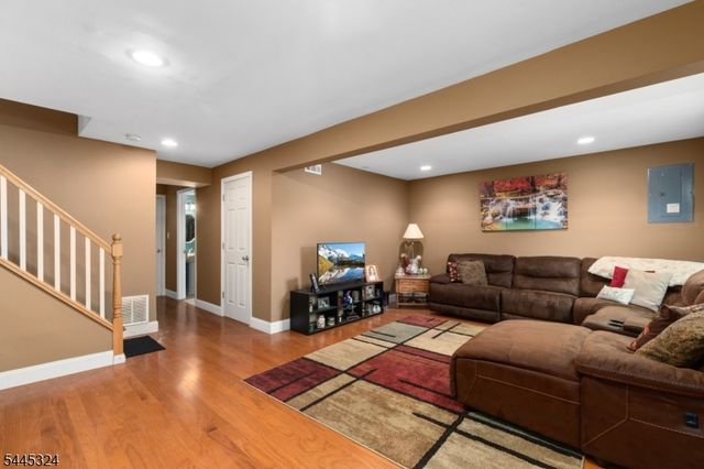 138 William St, Little Falls Twp., NJ 07424