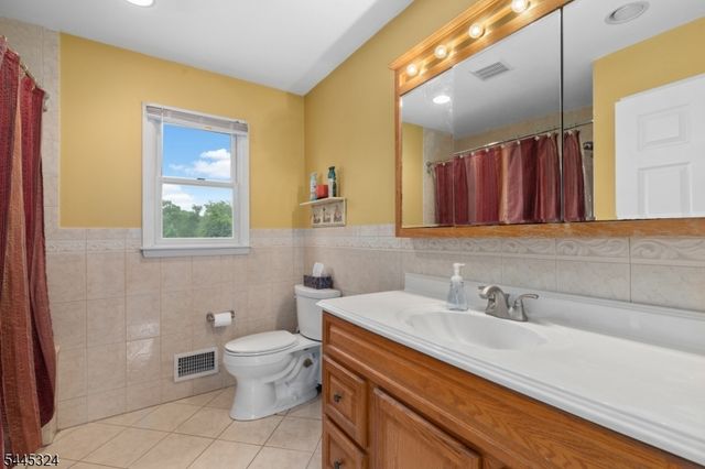 138 William St, Little Falls Twp., NJ 07424
