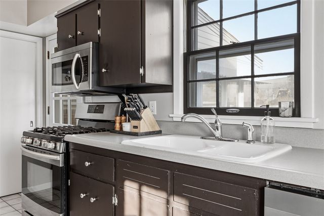 152 37th Street NE, Cedar Rapids, IA 52402