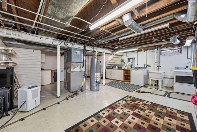 152 37th Street NE, Cedar Rapids, IA 52402