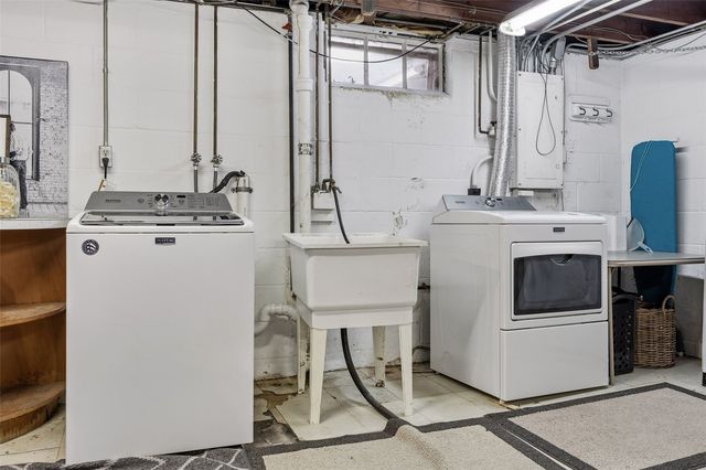 152 37th Street NE, Cedar Rapids, IA 52402