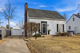152 37th Street NE, Cedar Rapids, IA 52402