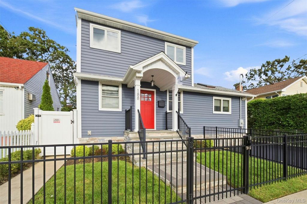 188 S Strong Avenue, Lindenhurst, NY 11757 — photo 4