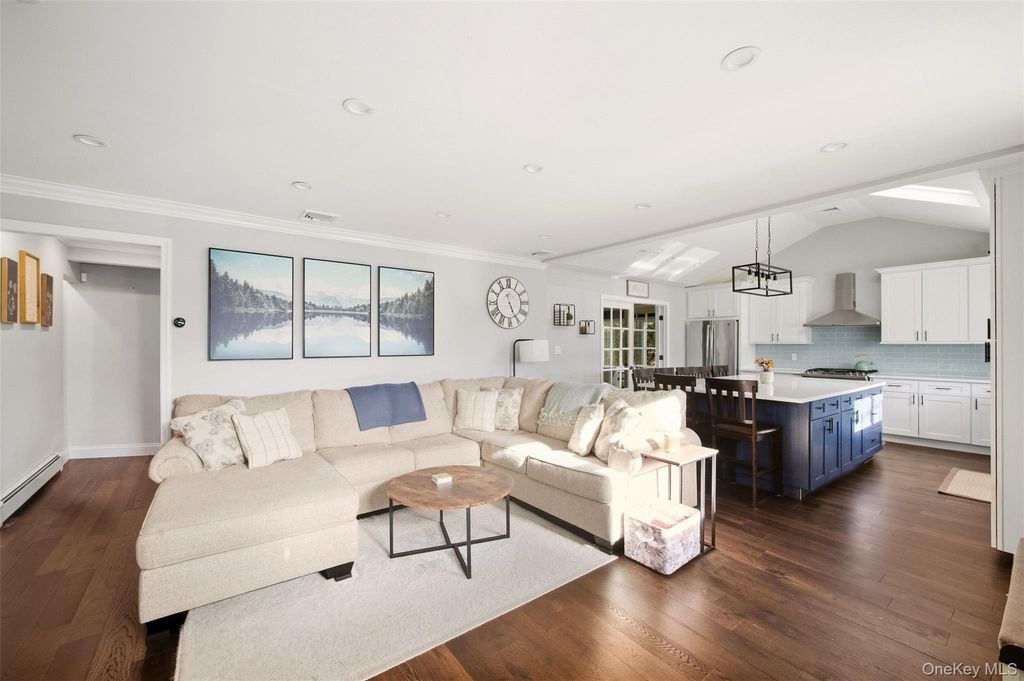 188 S Strong Avenue, Lindenhurst, NY 11757 — photo 5