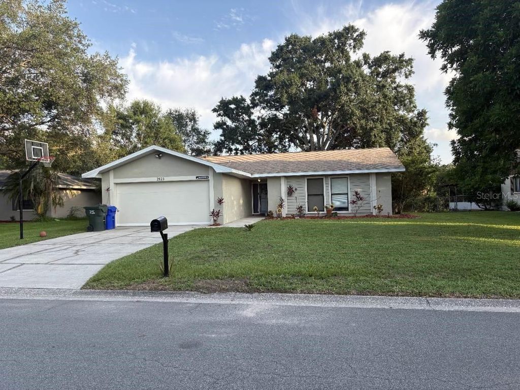 2123 WOODBURN LOOP S, Lakeland, FL 33813