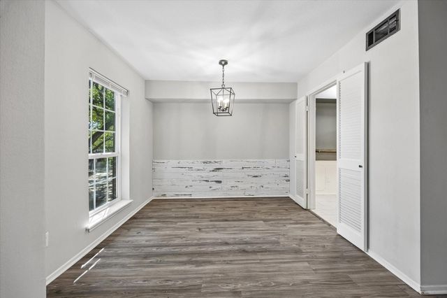 357 N Post Oak Lane 203, Houston, TX 77024