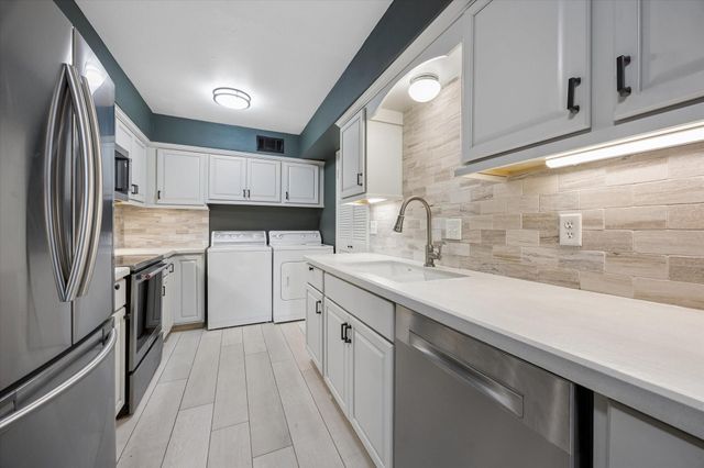 357 N Post Oak Lane 203, Houston, TX 77024