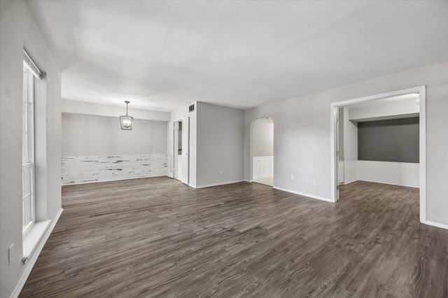 357 N Post Oak Lane 203, Houston, TX 77024