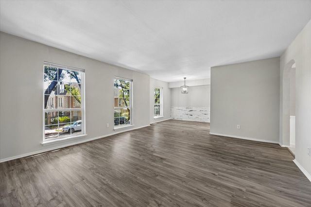 357 N Post Oak Lane 203, Houston, TX 77024
