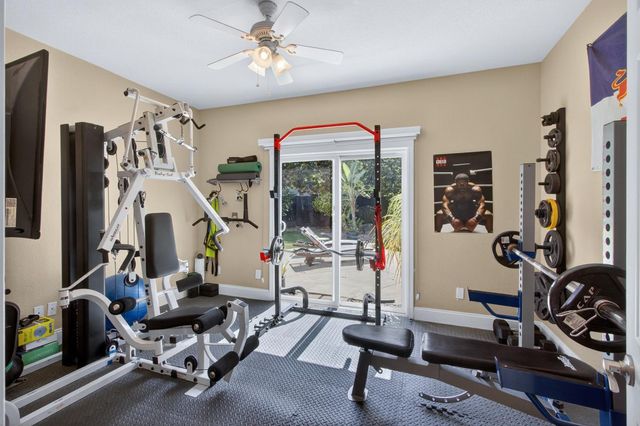 324 Gailes Ct, Roseville, CA 95747