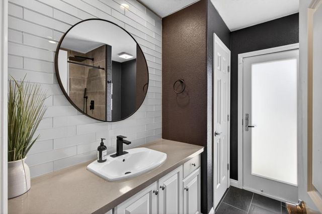 324 Gailes Ct, Roseville, CA 95747