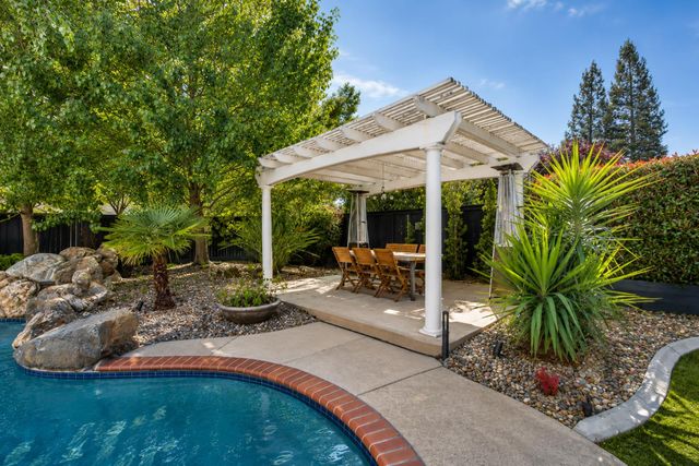 324 Gailes Ct, Roseville, CA 95747