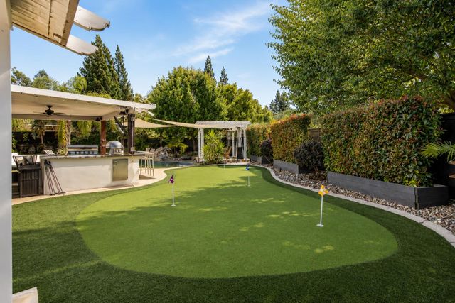 324 Gailes Ct, Roseville, CA 95747