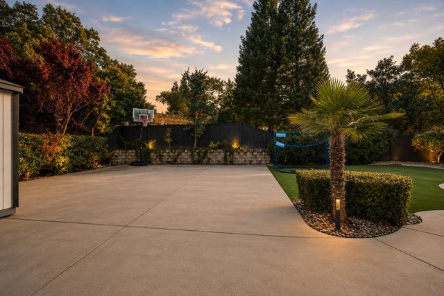 324 Gailes Ct, Roseville, CA 95747