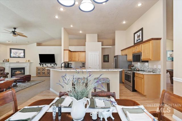 2495 E Ashbrook Ct, Eagle, ID 83616