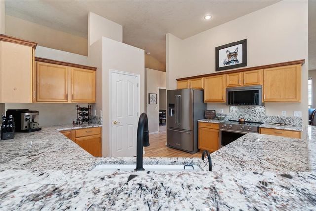 2495 E Ashbrook Ct, Eagle, ID 83616