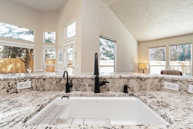 2495 E Ashbrook Ct, Eagle, ID 83616