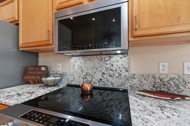 2495 E Ashbrook Ct, Eagle, ID 83616