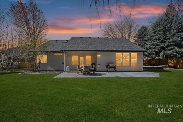 2495 E Ashbrook Ct, Eagle, ID 83616