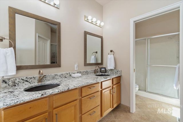 2495 E Ashbrook Ct, Eagle, ID 83616