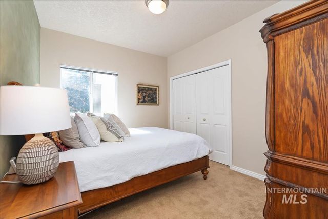 2495 E Ashbrook Ct, Eagle, ID 83616