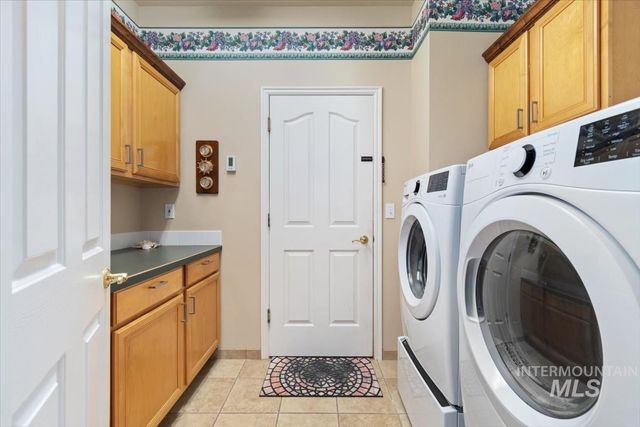 2495 E Ashbrook Ct, Eagle, ID 83616