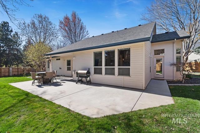 2495 E Ashbrook Ct, Eagle, ID 83616