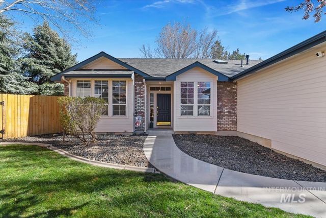 2495 E Ashbrook Ct, Eagle, ID 83616