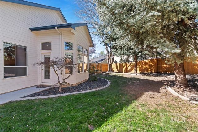 2495 E Ashbrook Ct, Eagle, ID 83616