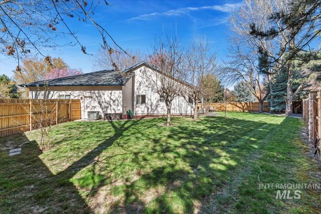 2495 E Ashbrook Ct, Eagle, ID 83616