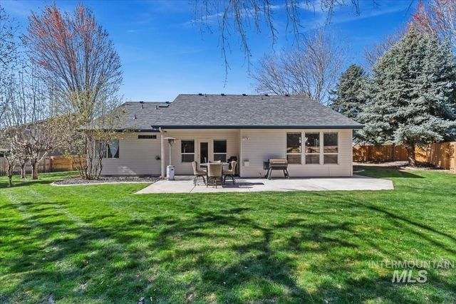 2495 E Ashbrook Ct, Eagle, ID 83616