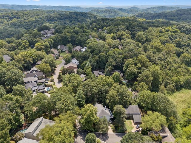 533 Harpeth Trace Dr, Nashville, TN 37221