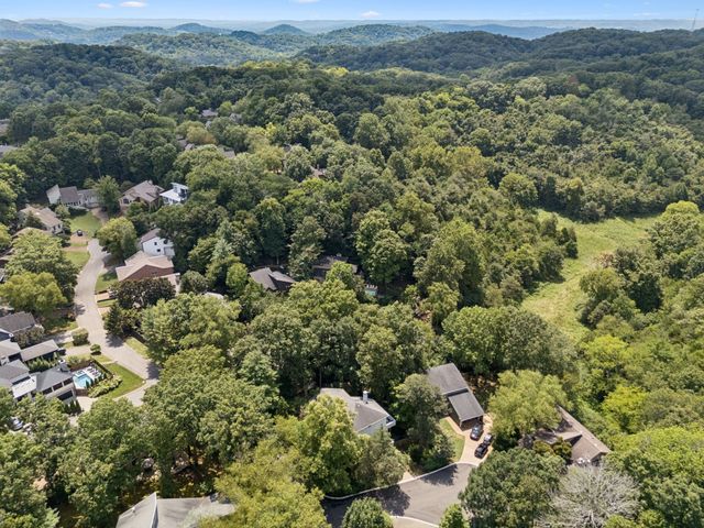 533 Harpeth Trace Dr, Nashville, TN 37221