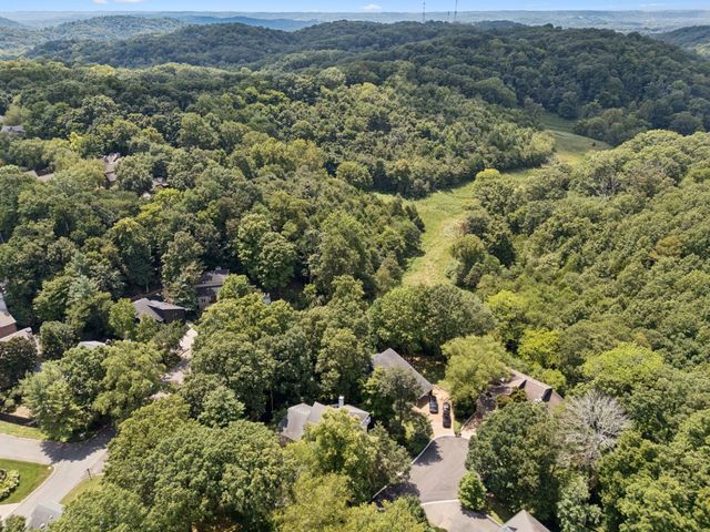 533 Harpeth Trace Dr, Nashville, TN 37221