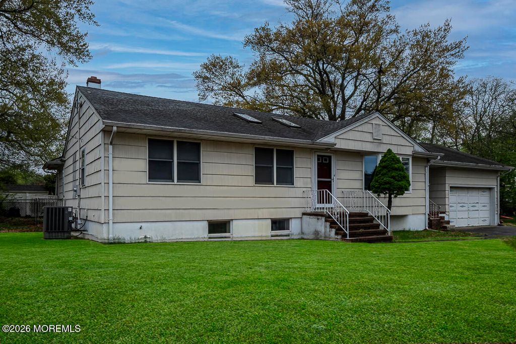 614 Dow Avenue, Oakhurst, NJ 07755