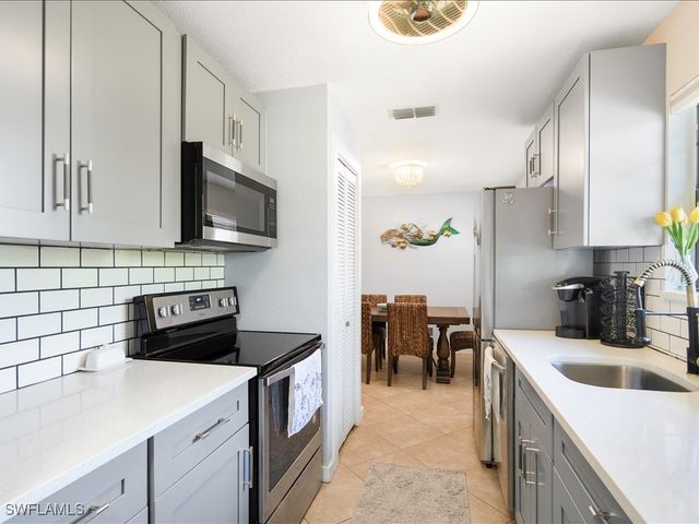 2469 Florida AVE, Naples, FL 34112